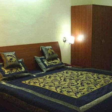 Hotel Kapoor Palace Катра Екстериор снимка
