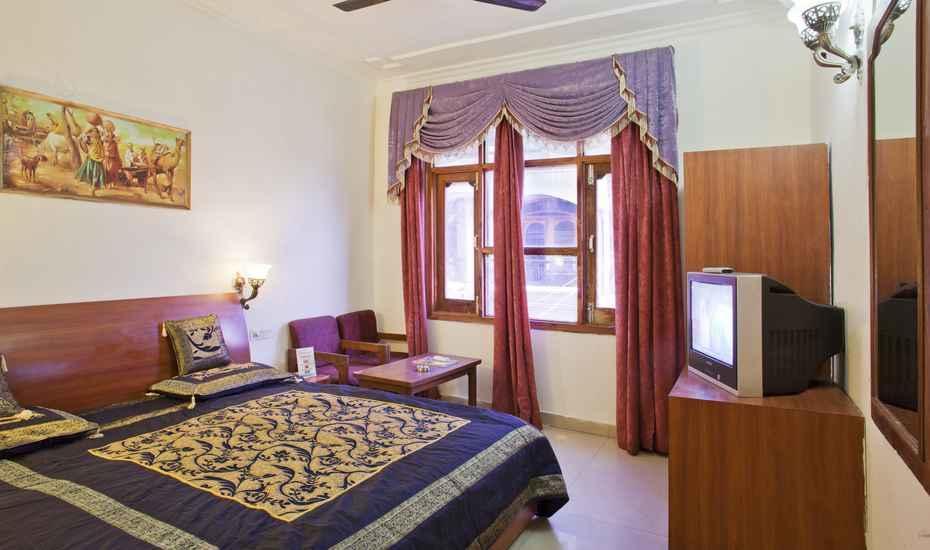 Hotel Kapoor Palace Катра Екстериор снимка
